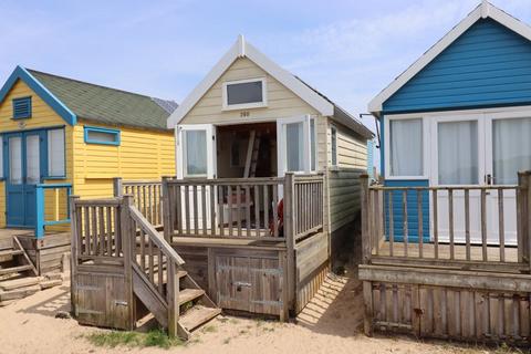 1 bedroom property for sale, Mudeford Sand Spit. Hut 260