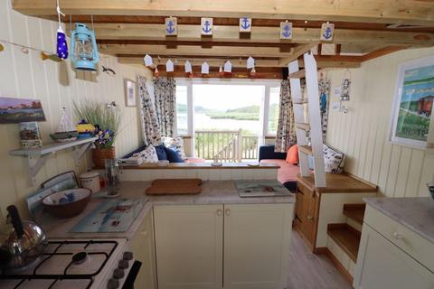 1 bedroom property for sale, Mudeford Sand Spit. Hut 260