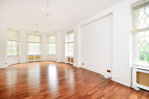 4 bedroom flat to rent, Circus Road, St John's Wood, London, NW8