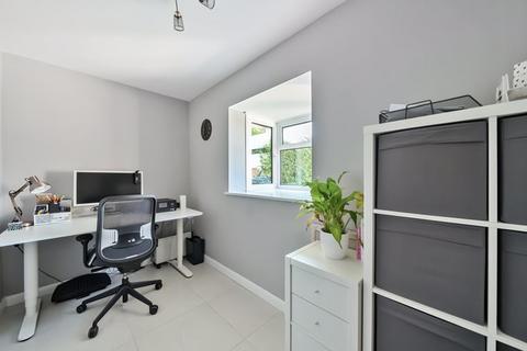 32a Selcroft Road, Purley, CR8 1AD