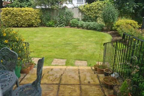 2 bedroom ground floor flat for sale, Eastcote Road, Pinner, Middlesex, HA5 1DH