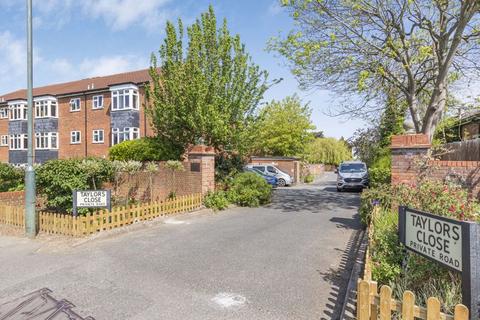14 Taylors Close, Sidcup, DA14 6TL
