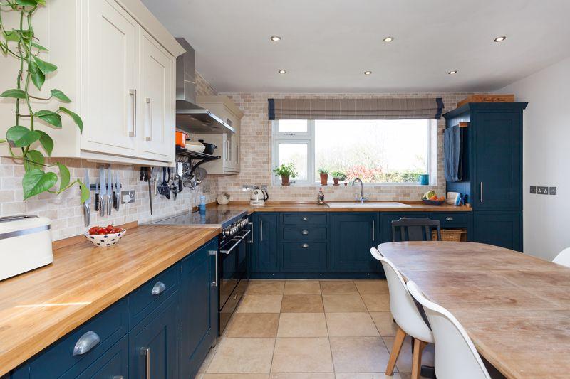 Dining kitchen
