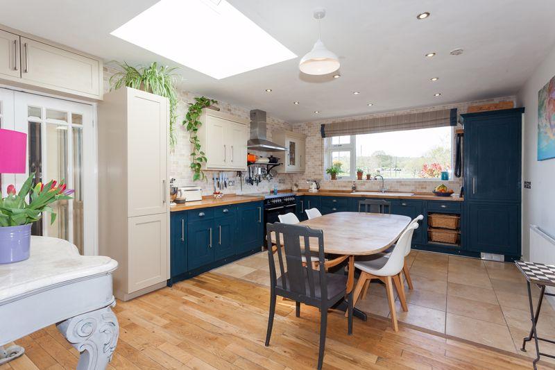 Dining kitchen