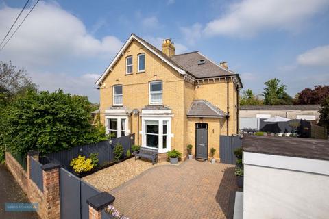 CHEDDON ROAD - beautiful three-storey living