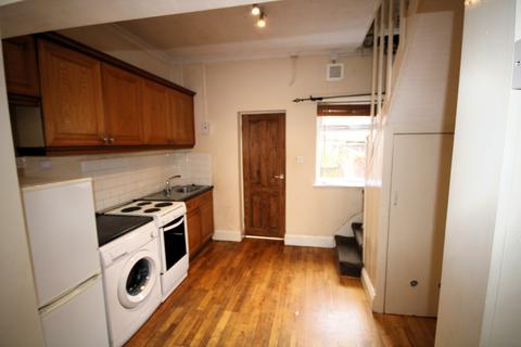 2 bedroom terraced house to rent, Stamford Street East, York, YO26