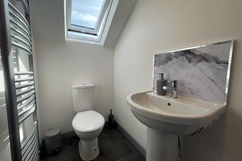 1 bedroom in a flat share to rent, Inskip Terrace, Gateshead NE8