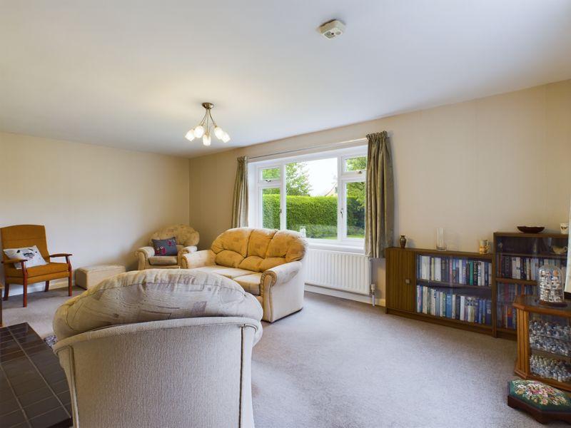 Tamworth, New End, Hemingby 3 bed detached house for sale £290,000