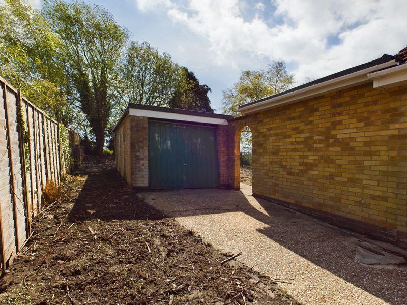 Druveway/garage