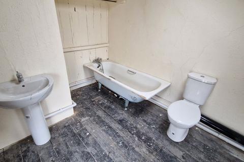 1 bedroom property for sale, Colwyn Bay, Conwy. By Online Auction-  Provisional bidding closing 14th June 2024 Subject to Online Auction...