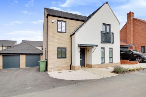 4 bedroom detached house to rent, Housden Close, St. Neots PE19