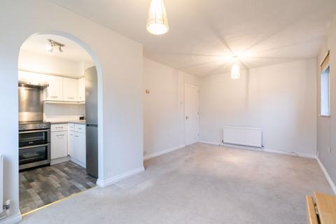 2 bedroom apartment for sale, Parry Drive, Weybridge