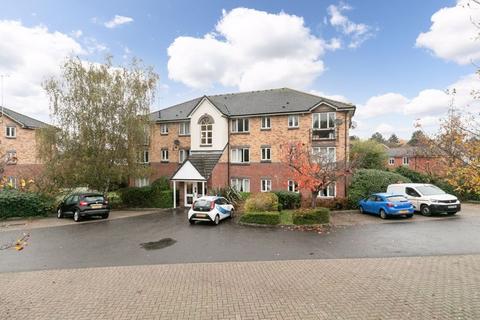 4 Parry Drive, Weybridge, KT13 0UU