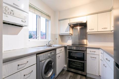 4 Parry Drive, Weybridge, KT13 0UU