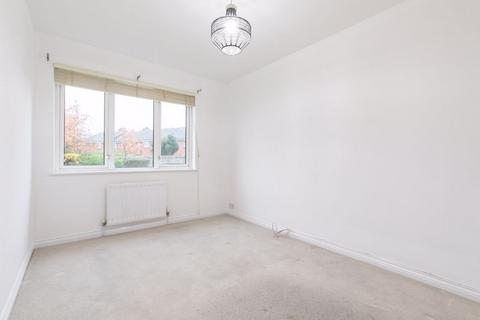 4 Parry Drive, Weybridge, KT13 0UU
