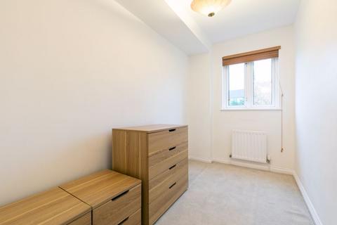 4 Parry Drive, Weybridge, KT13 0UU