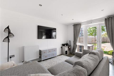 2 bedroom apartment for sale, Hawker Drive, Addlestone