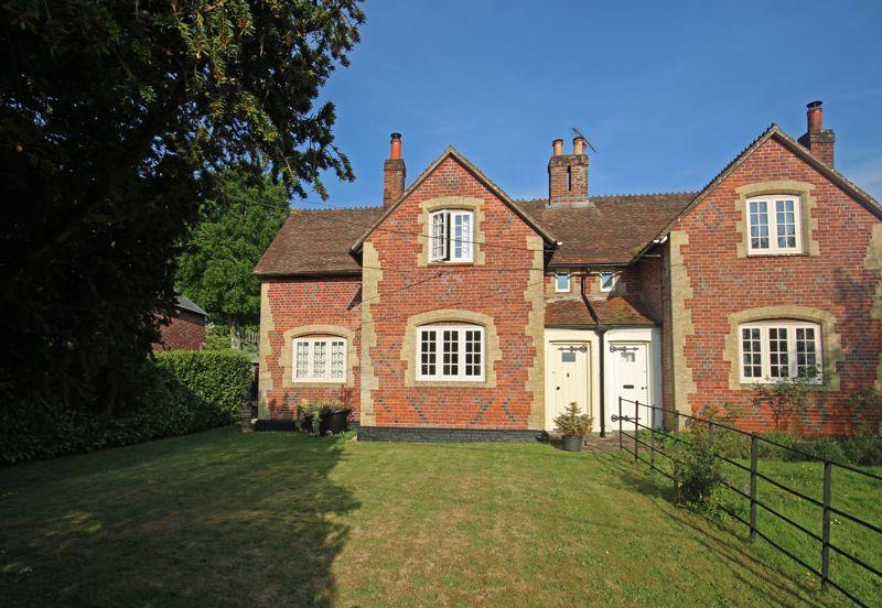 Fordingbridge SP6 3 bed country house for sale £625,000