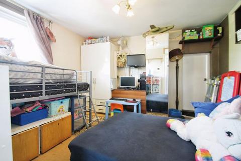 2 bedroom flat for sale, Union Road, Northolt