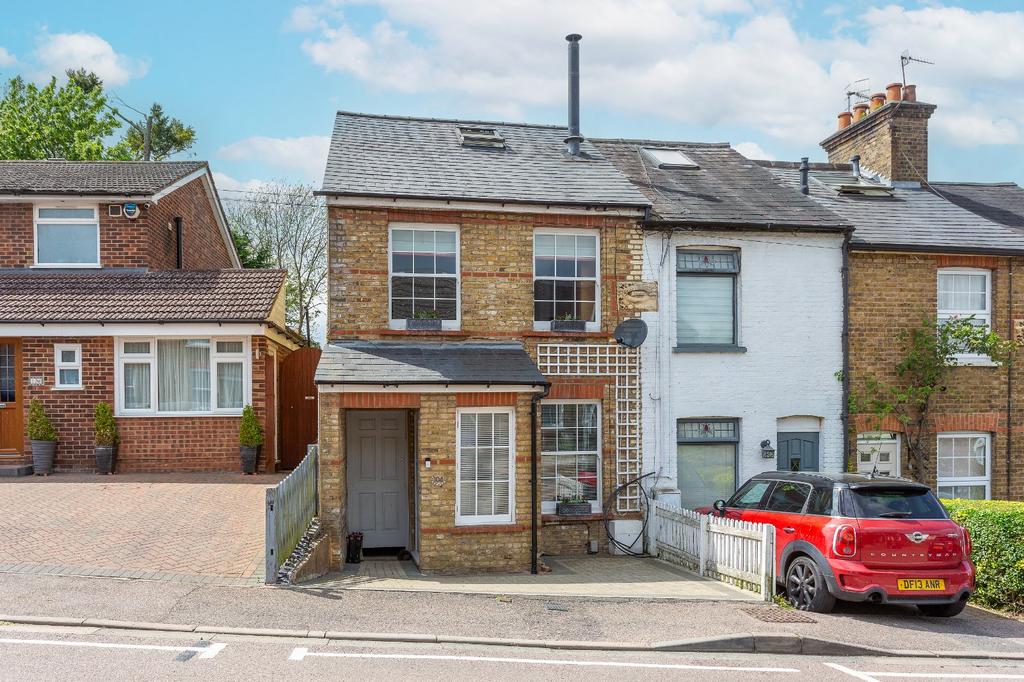 School Lane, Bushey, Hertfordshire, WD23 3 bed semidetached house for