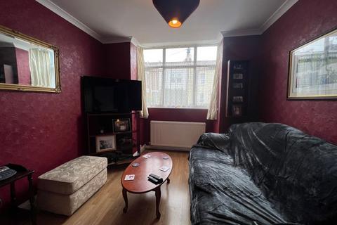 2 bedroom terraced house to rent, Eleanor Road, Bounds Green N11