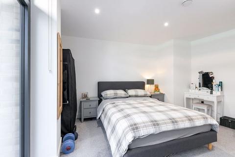 92 Whitestone Way, Croydon, CR0 4FG