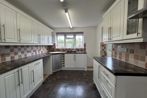 4 bedroom detached house to rent, Rockingham Drive, Stoke-On-Trent