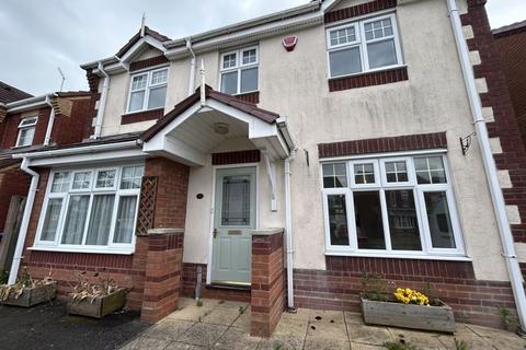 4 bedroom detached house to rent, Rockingham Drive, Stoke-On-Trent