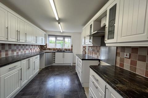 4 bedroom detached house to rent, Rockingham Drive, Stoke-On-Trent