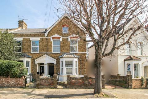 4 bedroom terraced house to rent, Grove Park Road, London N15