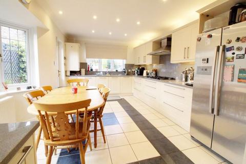 4 bedroom detached house for sale, Newgate Street Village, Hertford SG13