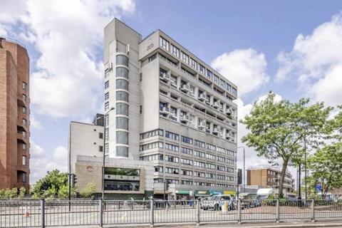 3 bedroom penthouse to rent, Centre Heights, Finchley Road, NW3