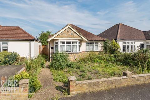 3 bedroom detached bungalow for sale, Elmhurst Drive, Hornchurch, RM11