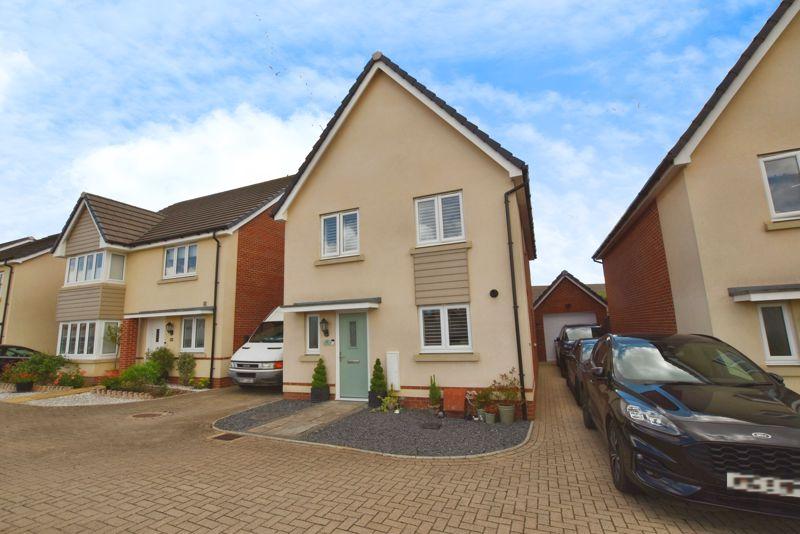 Nicolson Vale, Salisbury 4 bed detached house for sale £349,995