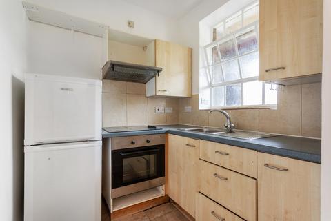 2 bedroom flat to rent, Mortimer Crescent