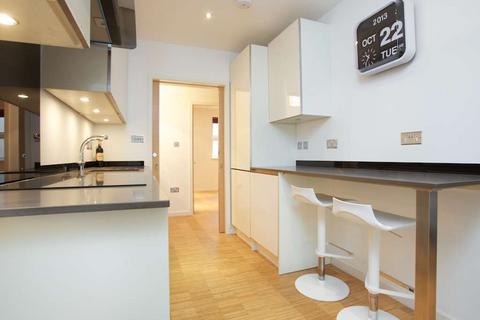 3 bedroom flat to rent, Archer Street, Soho W1D