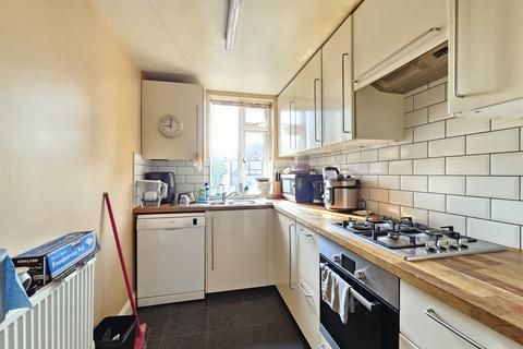 2 bedroom flat to rent, Rebecca Court, Croydon Road BR3