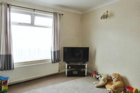 3 bedroom end of terrace house to rent, The Avenue, Sutton In Ashfield