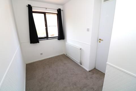 2 bedroom end of terrace house to rent, Lake View, North Holmwood