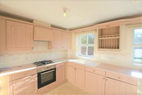3 bedroom detached house to rent, Peninsular Close