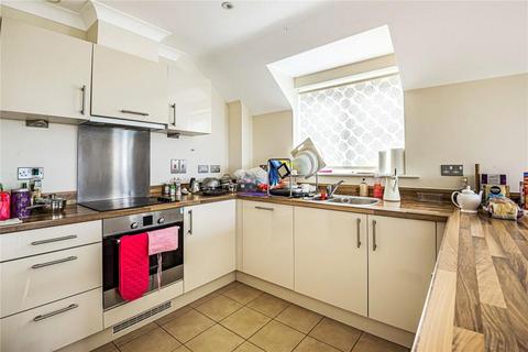 2 bedroom property to rent, McCabe Place
