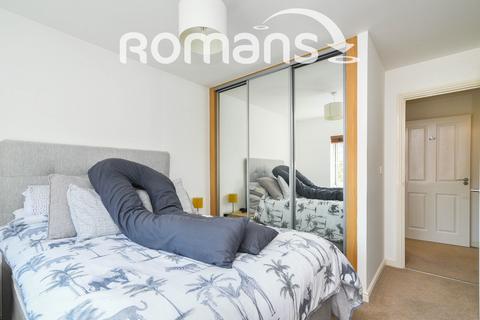 2 bedroom maisonette to rent, Lilian Close, Haydon End, Swindon