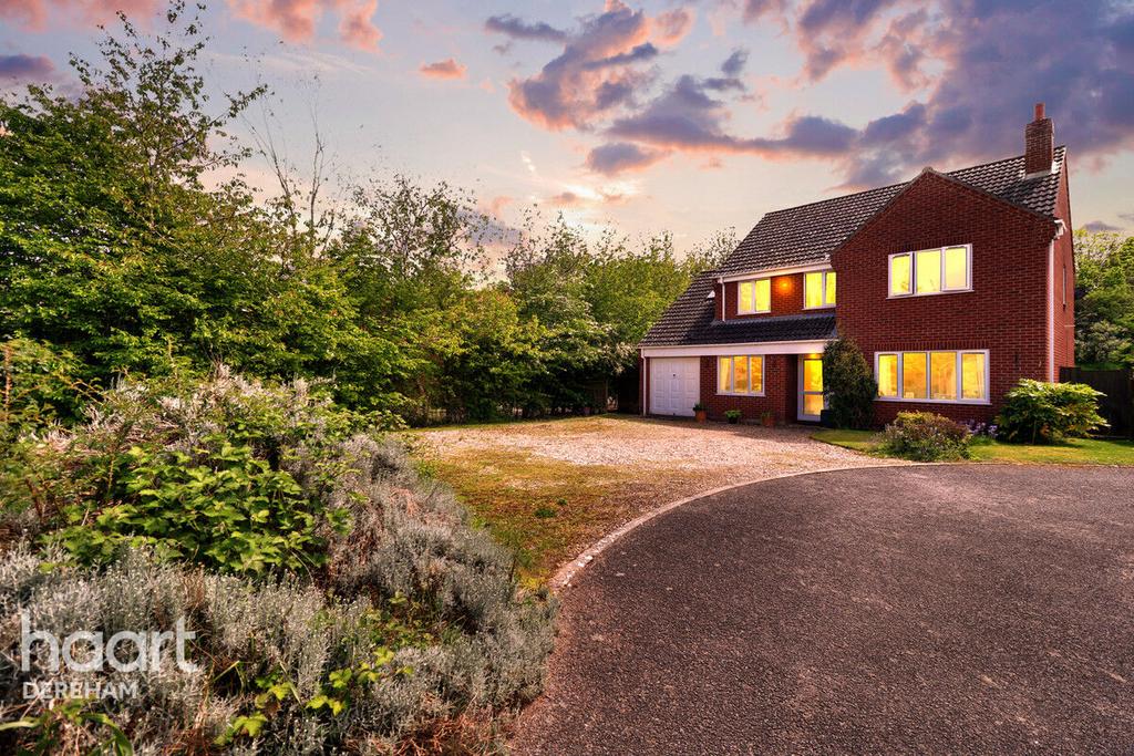 Norwich Road, Dereham 5 bed detached house for sale £450,000