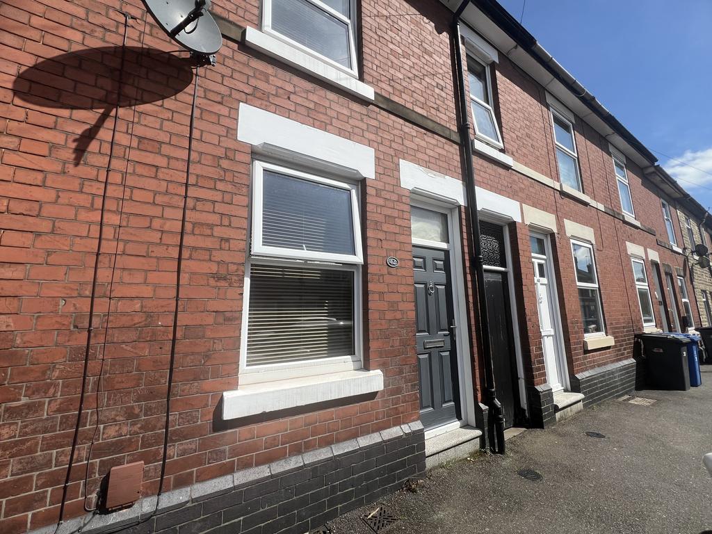 Stockbrook Road, Derby 2 bed terraced house to rent £750 pcm (£173 pw)