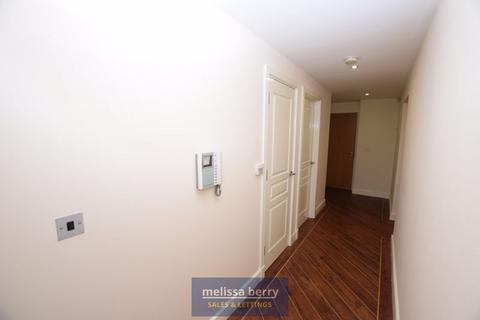 2 bedroom apartment to rent, Bury New Road, Manchester M25