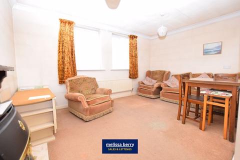 1 bedroom flat for sale, Charlton Avenue, Manchester M25