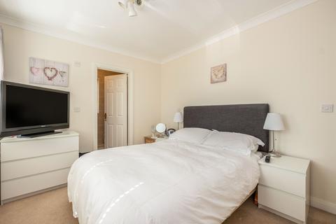 2 bedroom apartment to rent, Kensington Court, Fleet