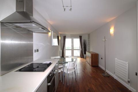 1 bedroom apartment to rent, Longfield Centre, Manchester M25