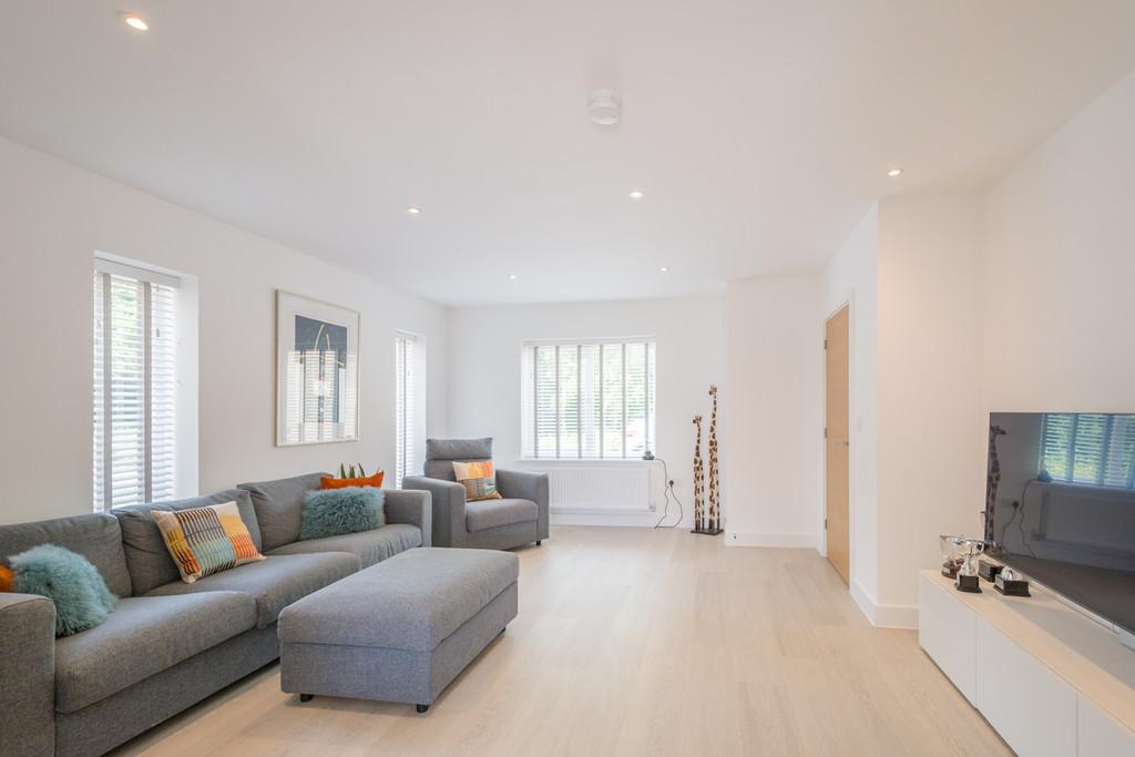 8 Janes Grove Empty -10
