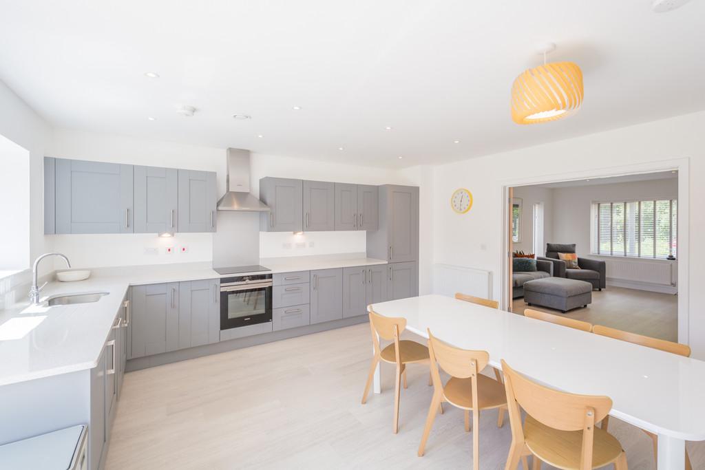 8 Janes Grove Empty -12